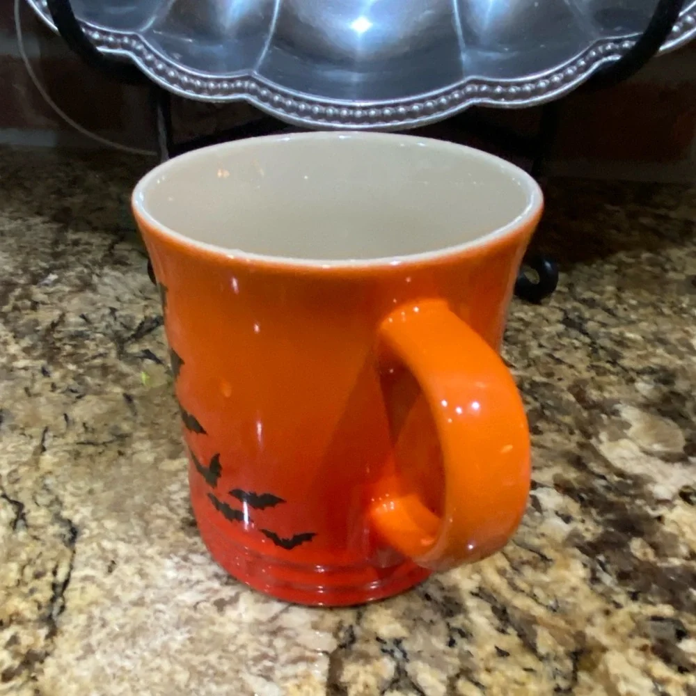 Le Creuset 14oz coffee mug FLAME with black bats -
NEW! LAST ONE 🦇 PRICE FIRM 🦇 - Picture 3 of 8